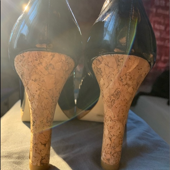 SOLD Jessica simpson patent platform heel - Picture 3 of 9